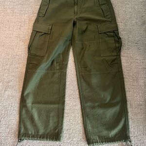 Aritzia TNA Green Wide Leg Cargo Pants, sz 8, used/like new